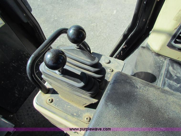 image for item C5692 2001 Caterpillar 973C track loader