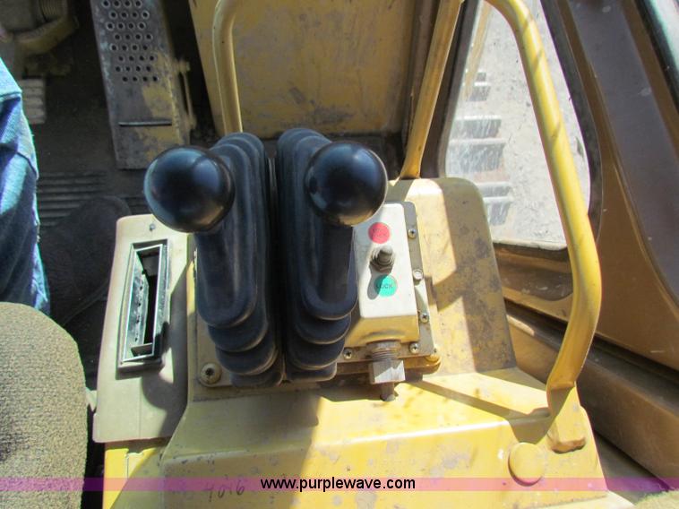image for item C5693 1997 Caterpillar 963B track loader