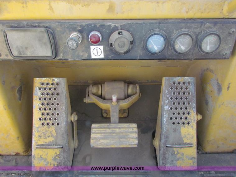 image for item C5693 1997 Caterpillar 963B track loader