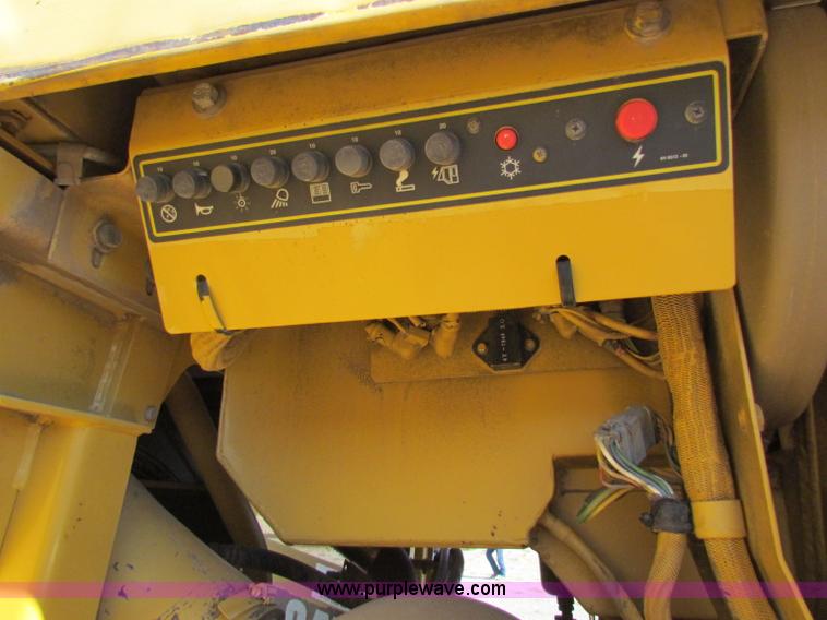image for item C5693 1997 Caterpillar 963B track loader