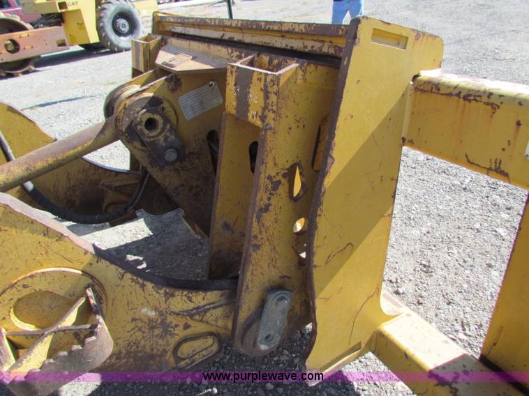 image for item C5693 1997 Caterpillar 963B track loader