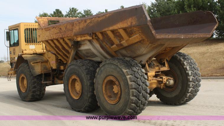 image for item C5695 1984 Caterpillar D350C articulated rock truck
