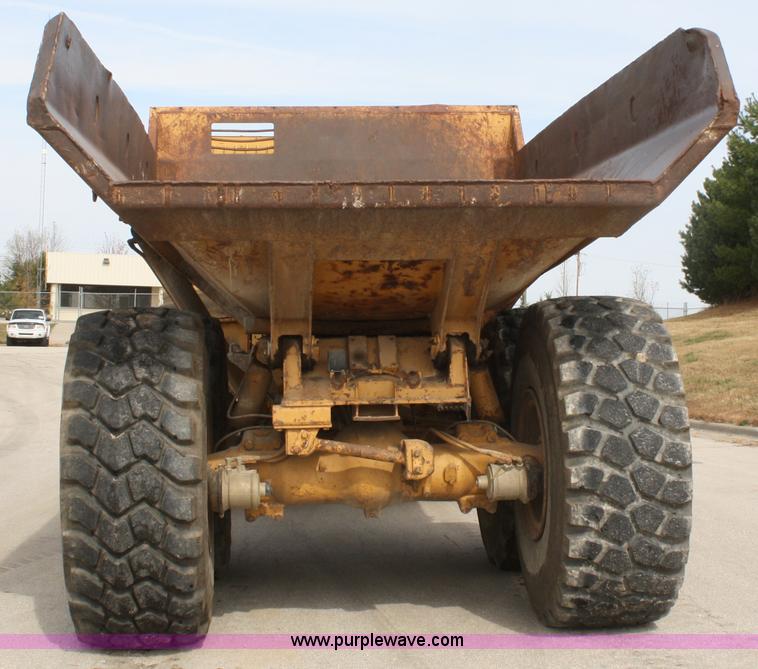 image for item C5695 1984 Caterpillar D350C articulated rock truck