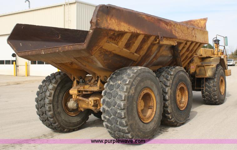image for item C5695 1984 Caterpillar D350C articulated rock truck
