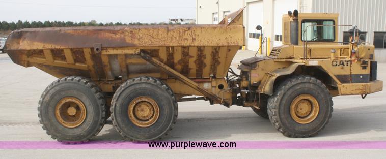 image for item C5695 1984 Caterpillar D350C articulated rock truck