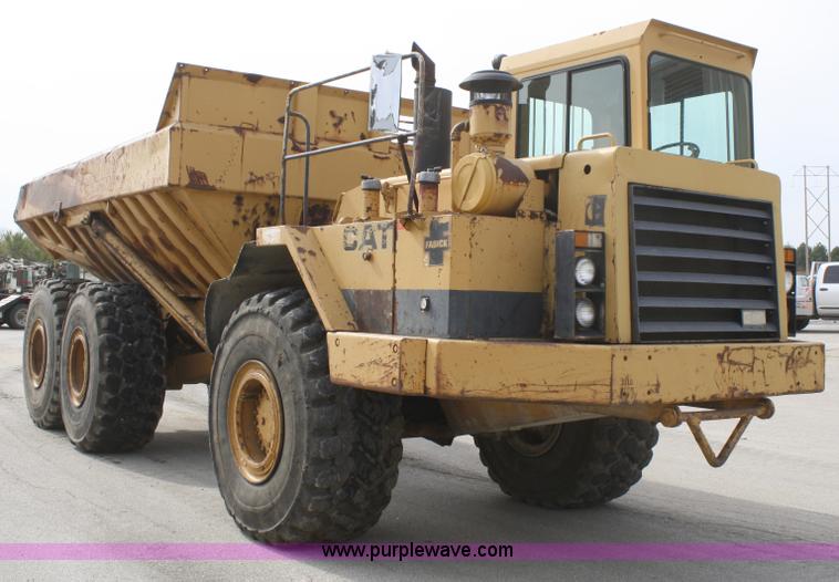 image for item C5695 1984 Caterpillar D350C articulated rock truck