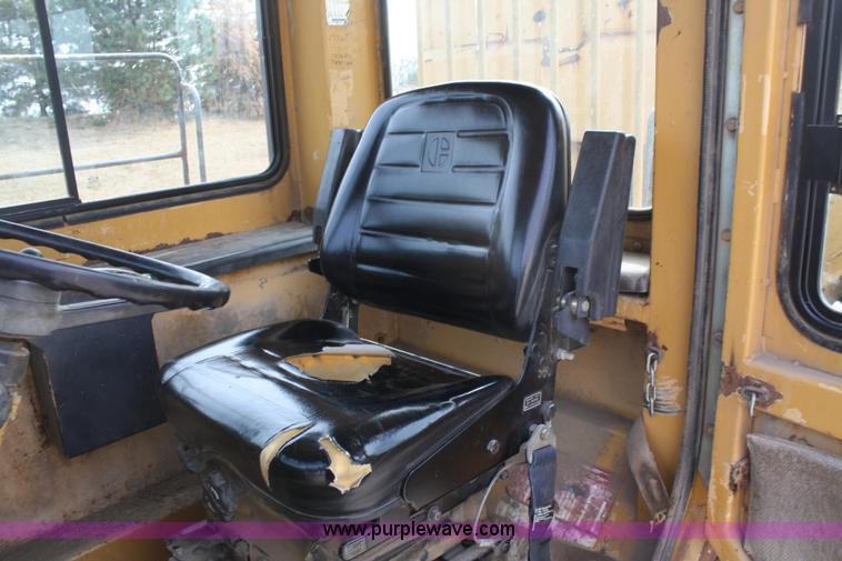 image for item C5695 1984 Caterpillar D350C articulated rock truck