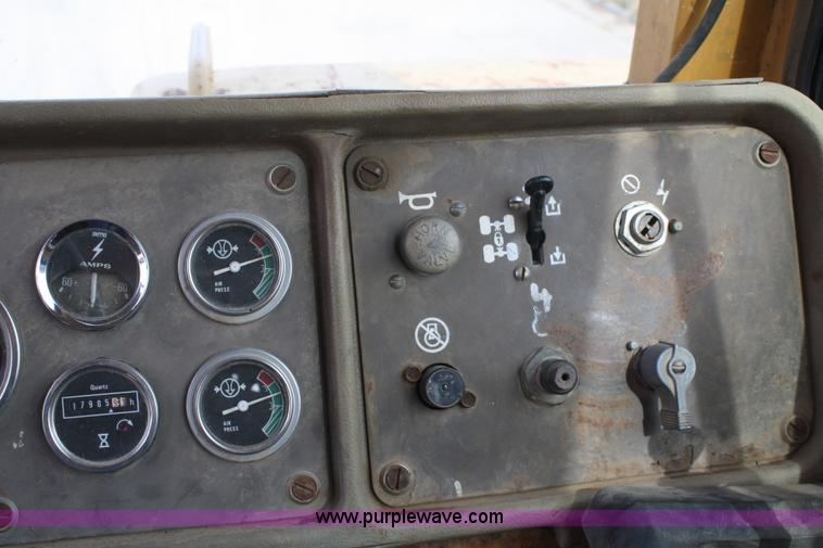 image for item C5695 1984 Caterpillar D350C articulated rock truck