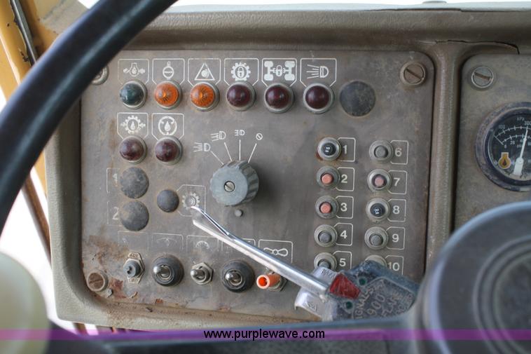 image for item C5695 1984 Caterpillar D350C articulated rock truck