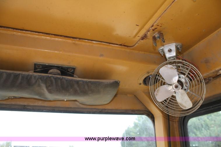 image for item C5695 1984 Caterpillar D350C articulated rock truck