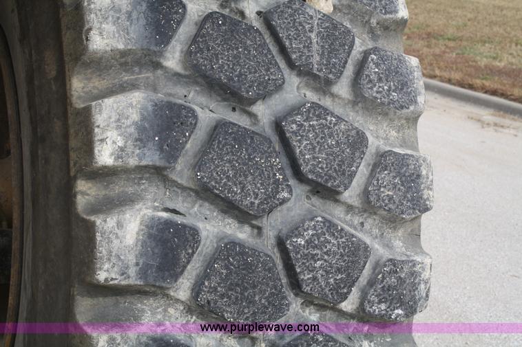 image for item C5695 1984 Caterpillar D350C articulated rock truck