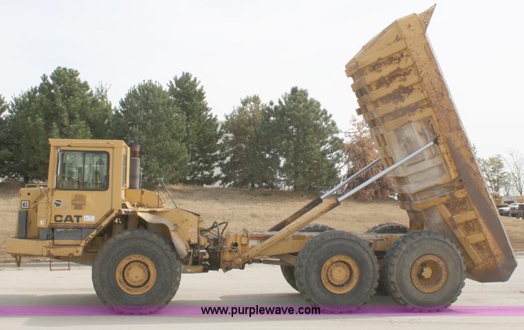 image for item C5695 1984 Caterpillar D350C articulated rock truck