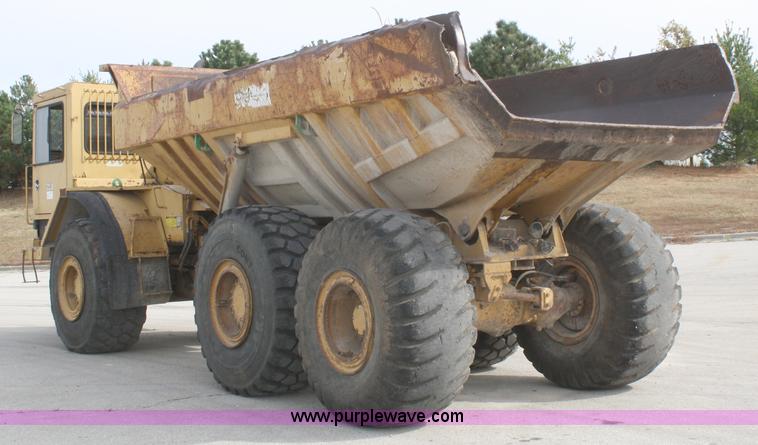 image for item C5696 1987 Caterpillar D350C articulated rock truck