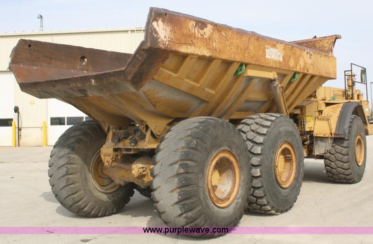 image for item C5696 1987 Caterpillar D350C articulated rock truck