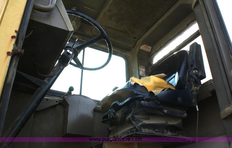 image for item C5696 1987 Caterpillar D350C articulated rock truck