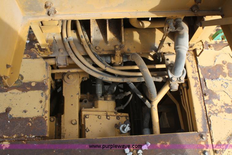 image for item C5696 1987 Caterpillar D350C articulated rock truck