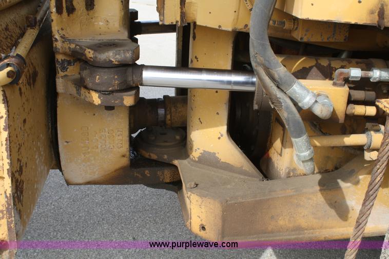 image for item C5696 1987 Caterpillar D350C articulated rock truck