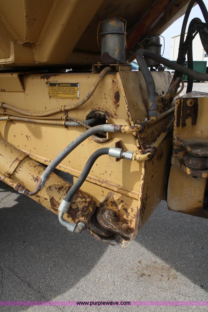 image for item C5696 1987 Caterpillar D350C articulated rock truck