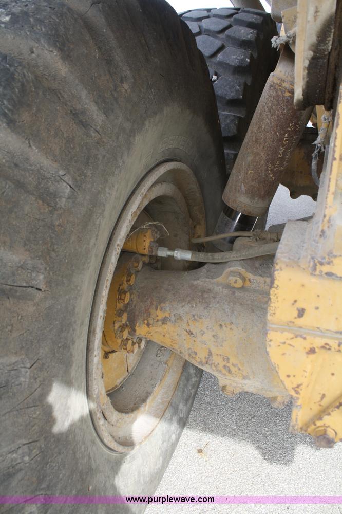 image for item C5696 1987 Caterpillar D350C articulated rock truck