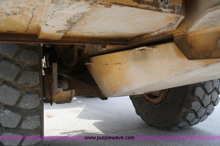 image for item C5696 1987 Caterpillar D350C articulated rock truck