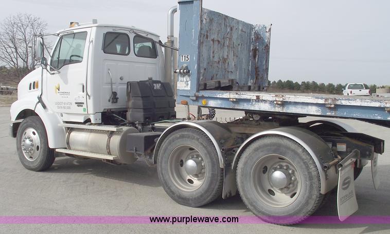 image for item C5703 2003 Sterling L9500 semi truck