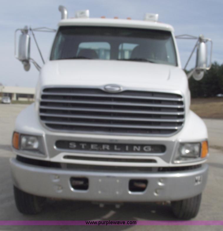 image for item C5703 2003 Sterling L9500 semi truck