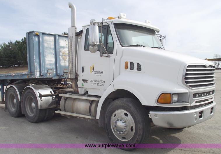 image for item C5703 2003 Sterling L9500 semi truck