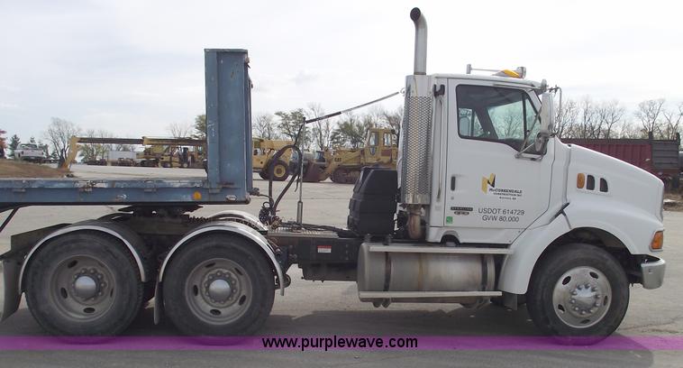 image for item C5703 2003 Sterling L9500 semi truck