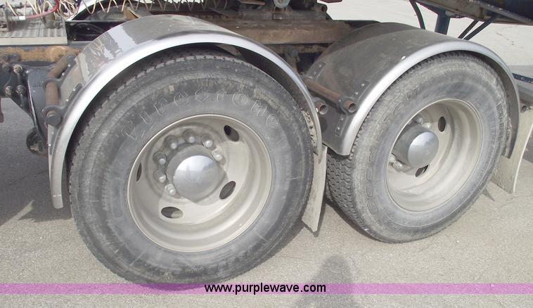 image for item C5703 2003 Sterling L9500 semi truck