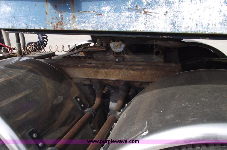 image for item C5703 2003 Sterling L9500 semi truck