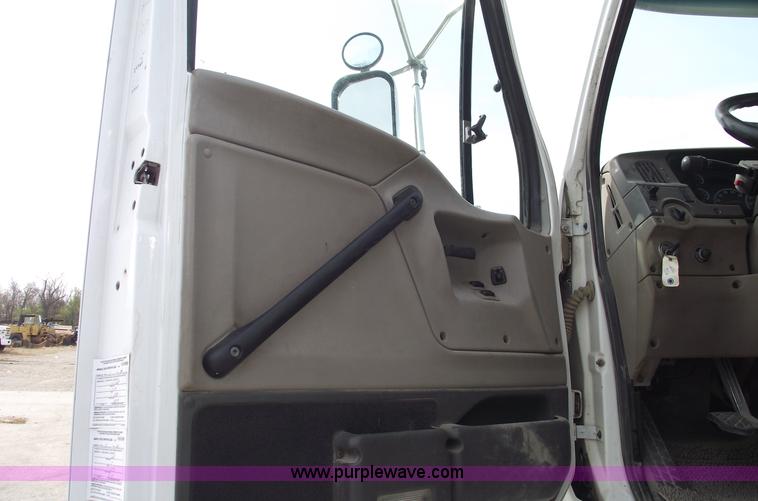 image for item C5703 2003 Sterling L9500 semi truck