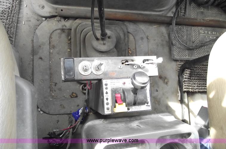 image for item C5703 2003 Sterling L9500 semi truck