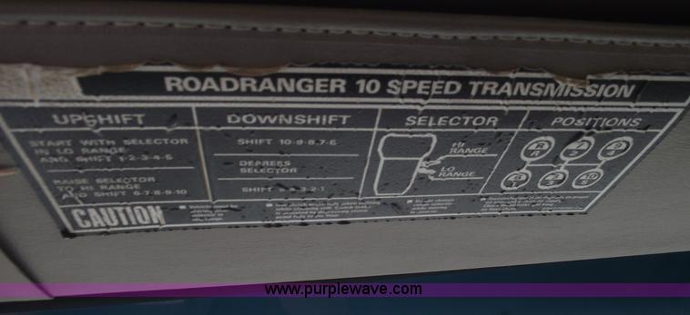 image for item C5703 2003 Sterling L9500 semi truck