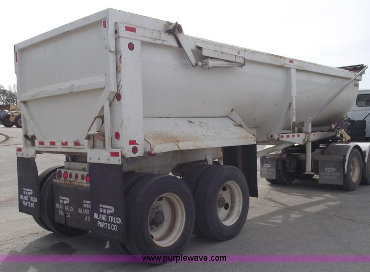 image for item C5704 1999 Clement 26' barrel end dump trailer