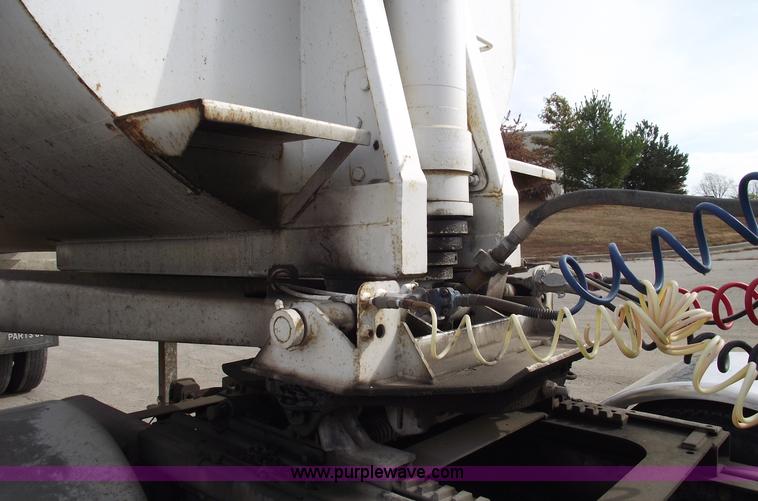 image for item C5704 1999 Clement 26' barrel end dump trailer