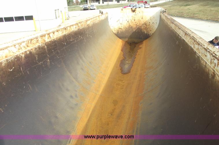 image for item C5704 1999 Clement 26' barrel end dump trailer