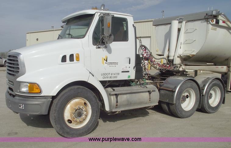 image for item C5705 2001 Sterling A9500 semi truck