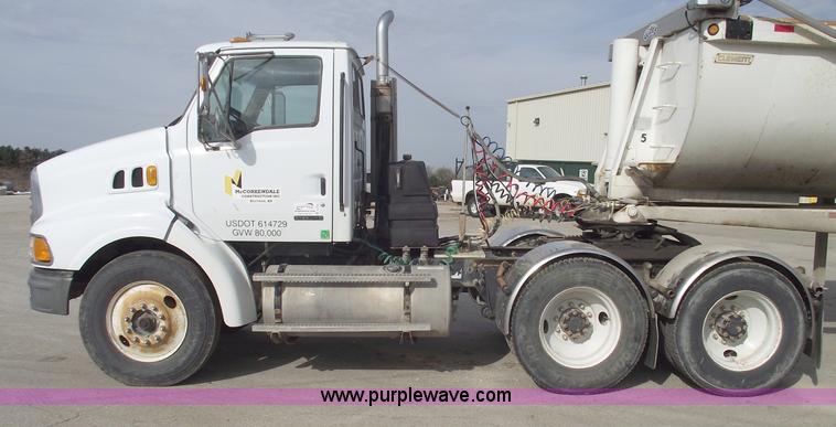 image for item C5705 2001 Sterling A9500 semi truck