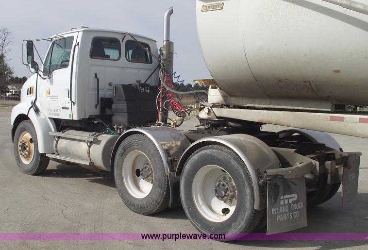 image for item C5705 2001 Sterling A9500 semi truck
