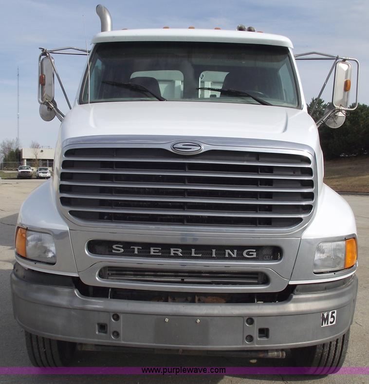 image for item C5705 2001 Sterling A9500 semi truck