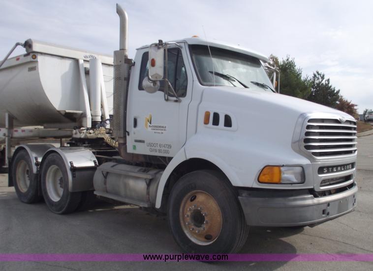 image for item C5705 2001 Sterling A9500 semi truck