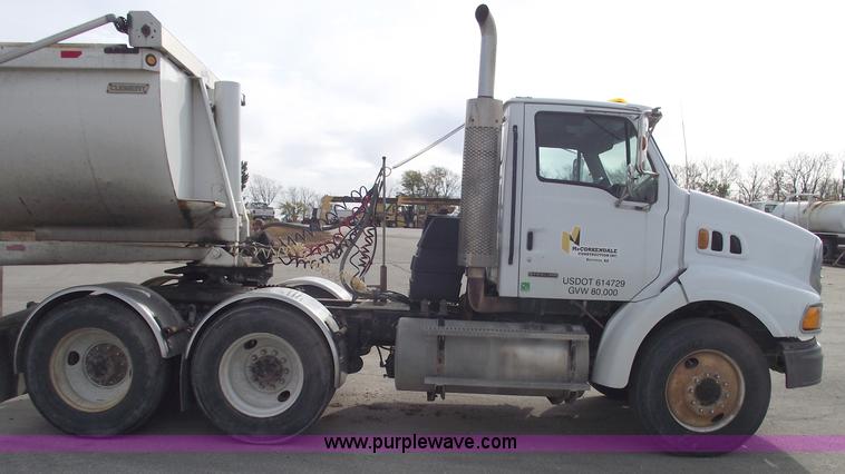 image for item C5705 2001 Sterling A9500 semi truck