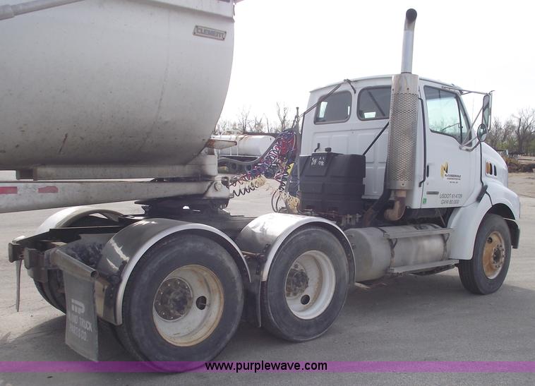 image for item C5705 2001 Sterling A9500 semi truck