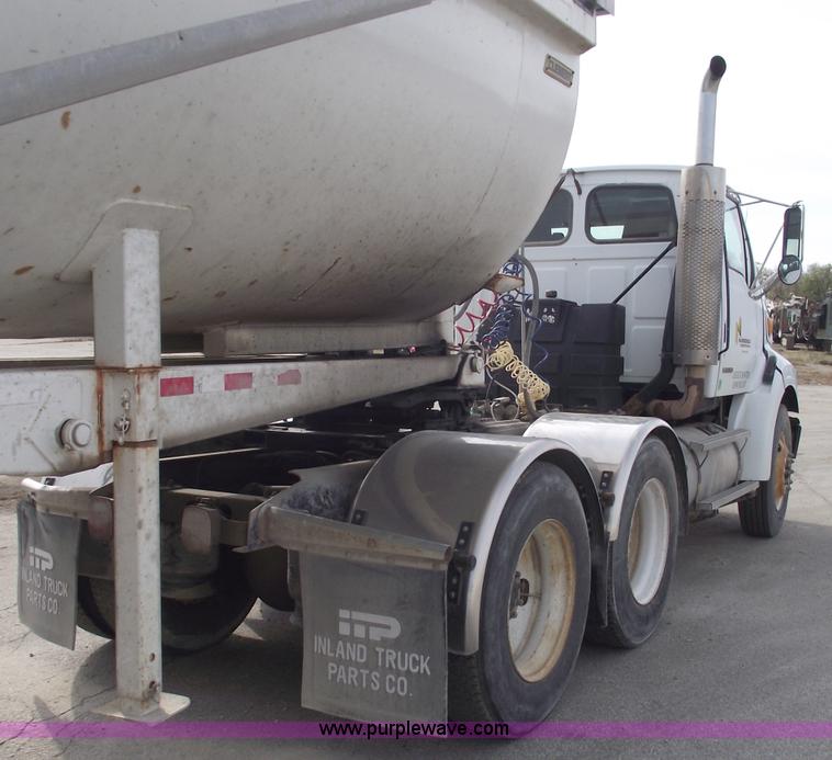 image for item C5705 2001 Sterling A9500 semi truck