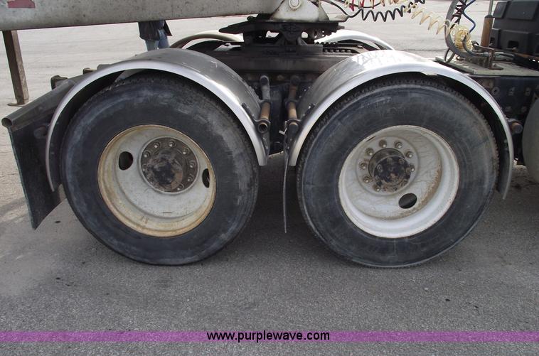 image for item C5705 2001 Sterling A9500 semi truck