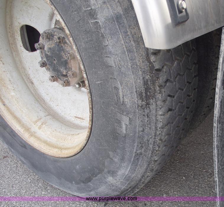 image for item C5705 2001 Sterling A9500 semi truck