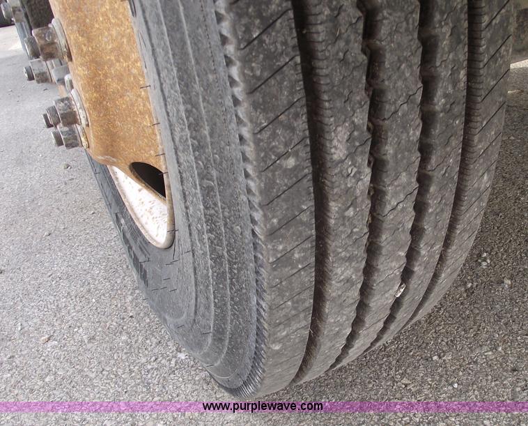 image for item C5705 2001 Sterling A9500 semi truck