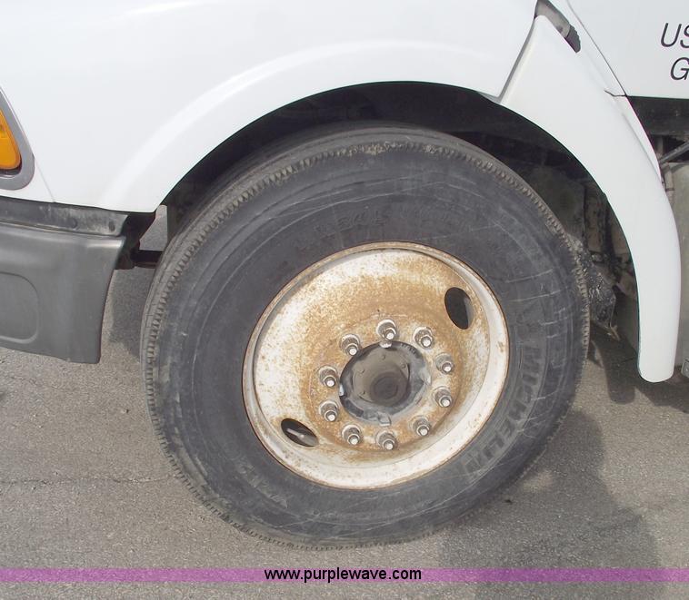 image for item C5705 2001 Sterling A9500 semi truck