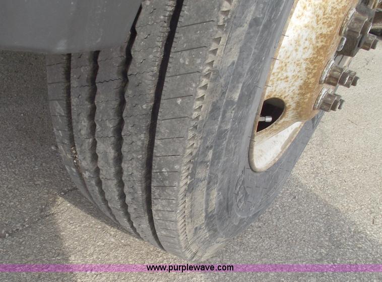 image for item C5705 2001 Sterling A9500 semi truck