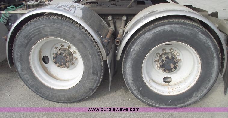 image for item C5705 2001 Sterling A9500 semi truck